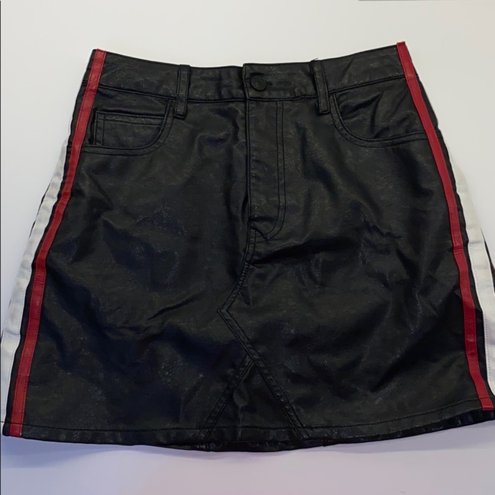 Leather skirt with side details